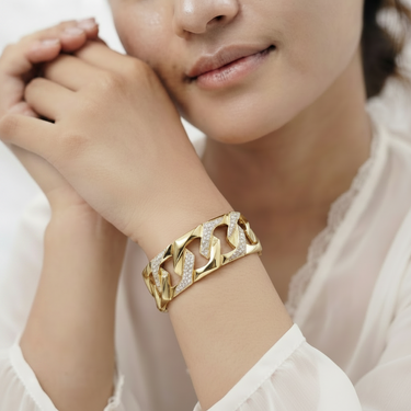 18K Yellow Gold Natural Diamond Bangle