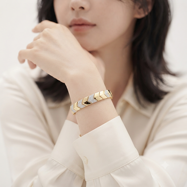 18K Yellow Gold Natural Diamond Bangle